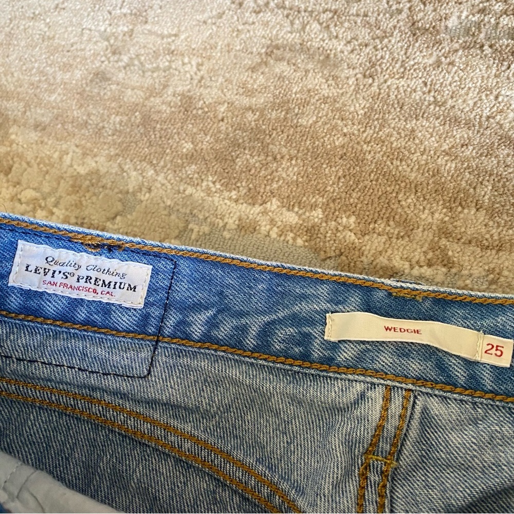 Levi’s Wedgie Button Fly Straight Leg Jeans High Waist 100% Cotton Medium Wash - Picture 10 of 13